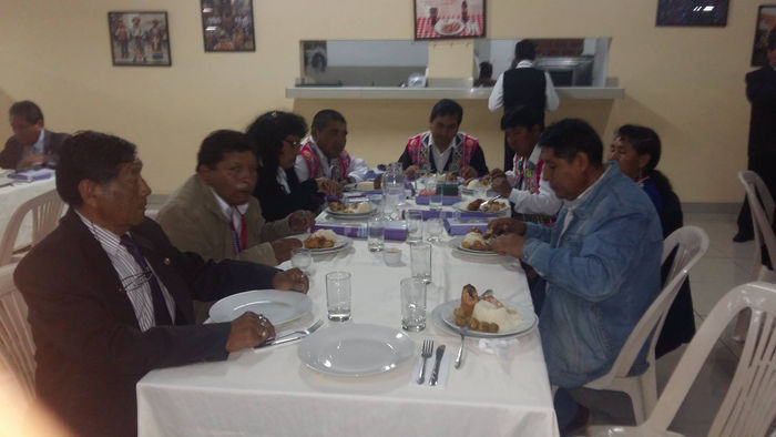 AGASAJO A LOS DOCENTES DE LA I.E 56019-LARIPUCHURI POR LOS RESIDENTES DE LARI.