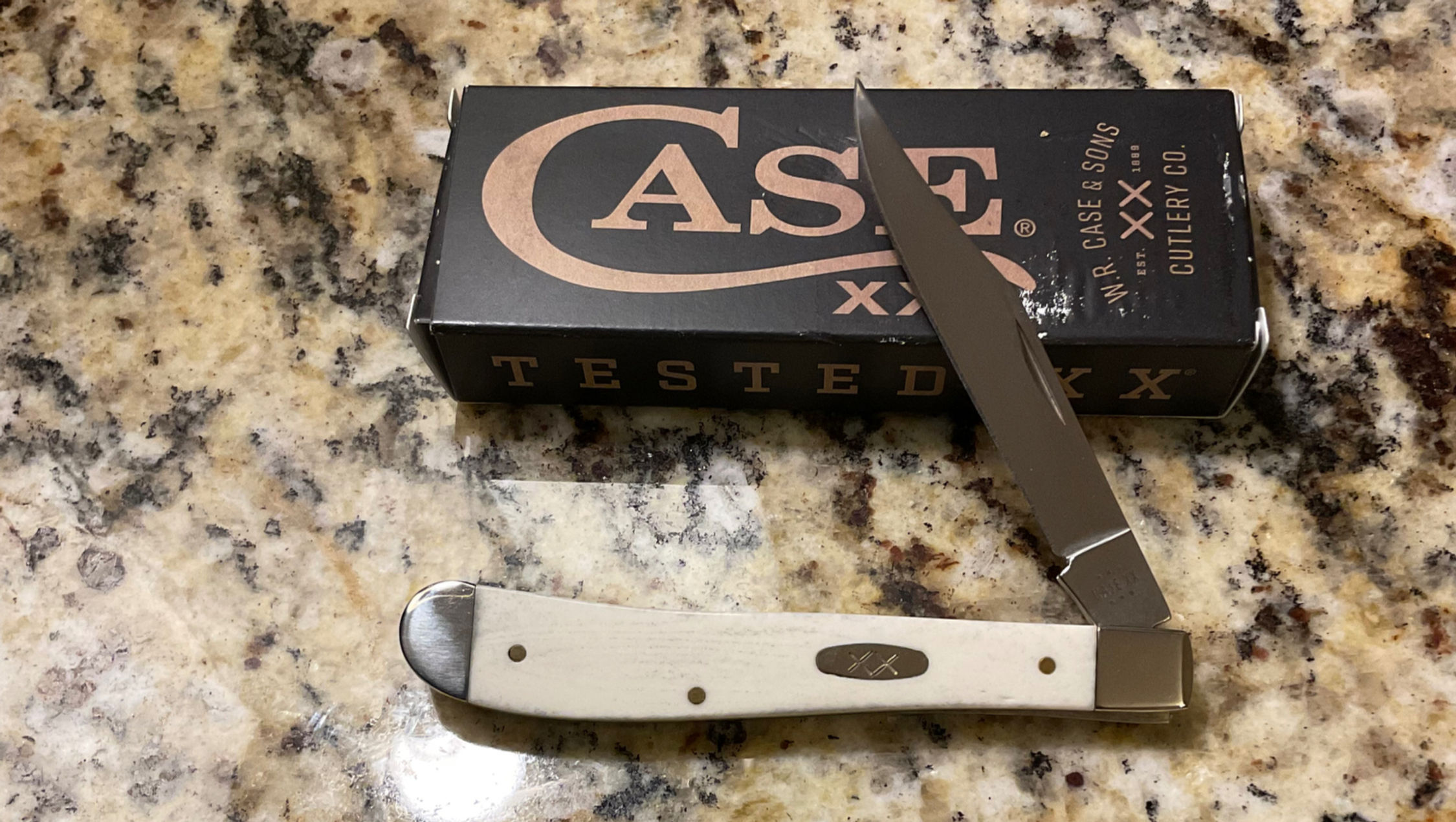 Case Tested Natural Bone Smooth Slimline Trapper 61048 SS
