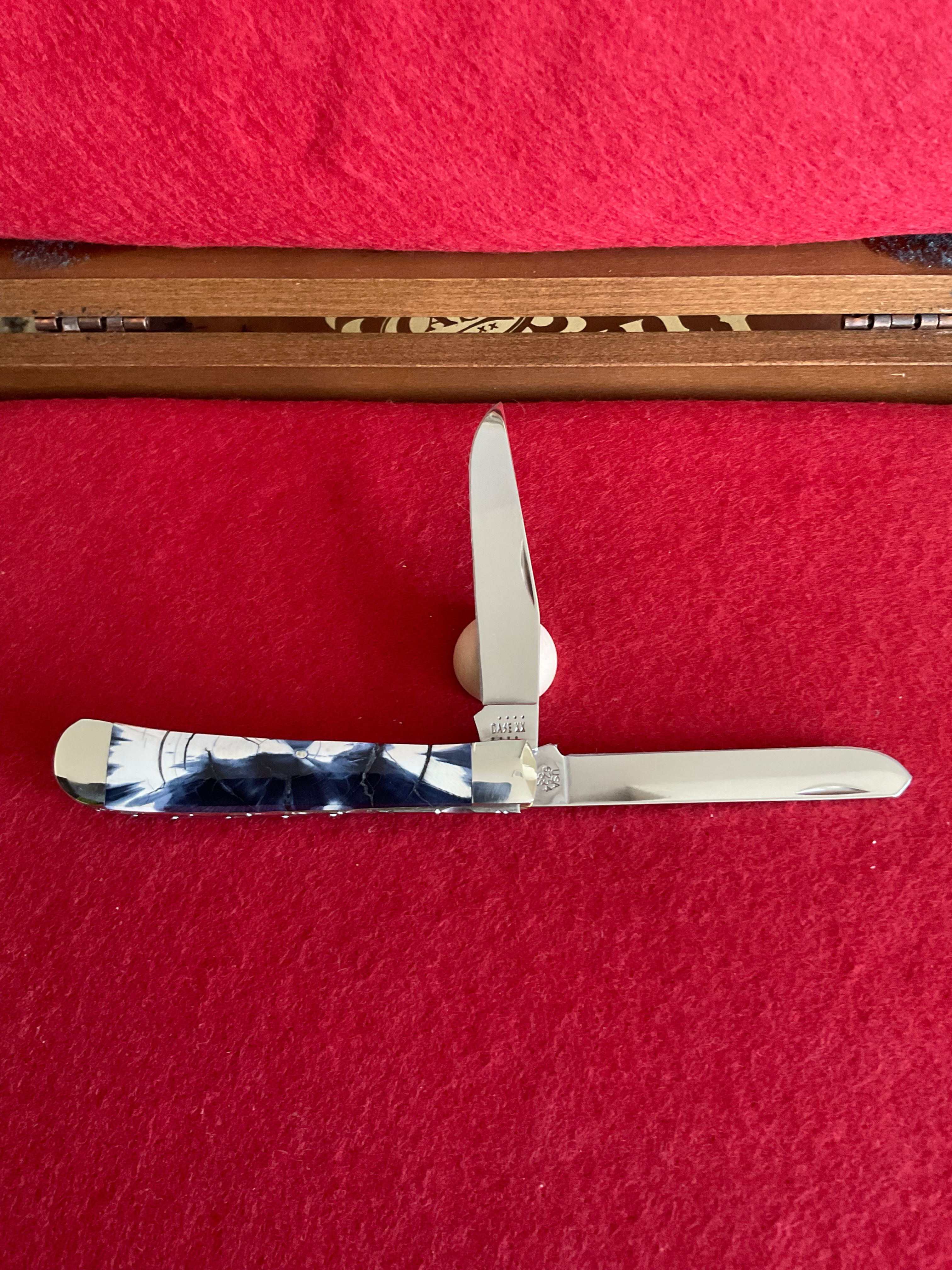 Case 2022 Trapper Cross Cut Ivory Vine Work