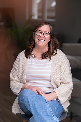 nicole_backes_portraits-carodelin-13-12-25-0157-V2_websize 1.png
