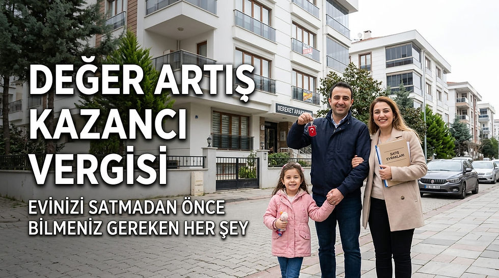 Gayrimenkul değer artış kazancı vergisi rehberi: Evinizi satmadan önce vergi yükümlülükleri hakkında bilinmesi gerekenler ve tapu evraklarıyla poz veren aile.