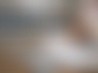 "Güncel emlak rehberi: Masa üzerinde yer alan 'Kira Sözleşmesi', 100 TL'lik banknot desteleri, ev anahtarı, TÜFE grafiği ve ekranda oran gösteren hesap makinesi eşliğinde; kiracı ve ev sahiplerinin Mayıs 2026 kira artış döneminde yasal olarak ne yapması gerektiğini anlatan detaylı analiz görseli."