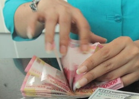 PT Rifan Financindo Berjangka - Rupiah turun ke Rp13.762 per dolar AS