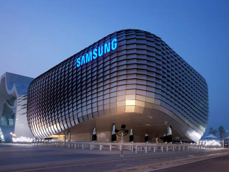 RIFAN FINANCINDO - Samsung diuntungkan sekaligus dirugikan atas perang dagang