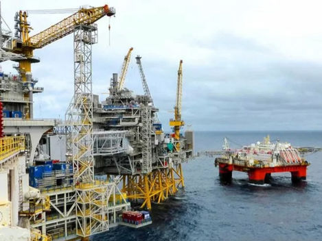 RIFAN FINANCINDO - Harga minyak melonjak, terkerek ancaman OPEC soal pangkas produksi