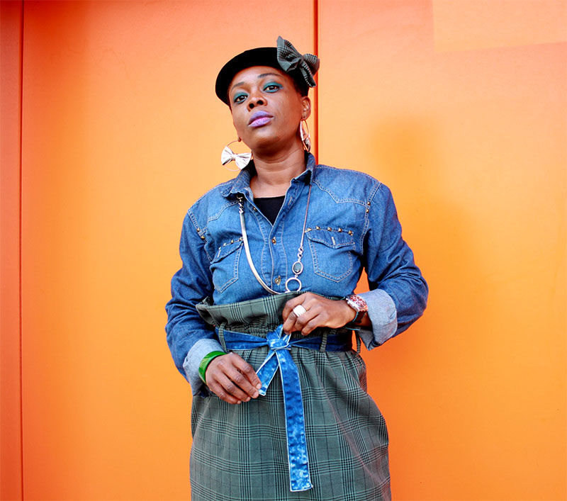Sur mon blog iamdianeniangoran, je présente ma tenue de la semaine composée principalement d'une veste à carreaux bi-ton.