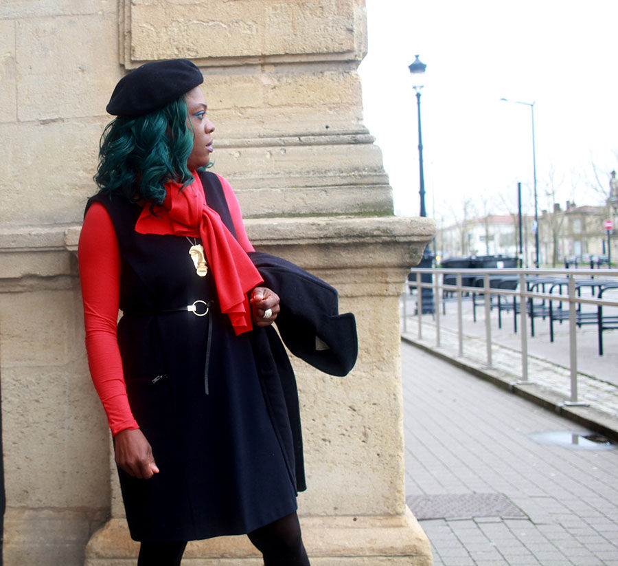 Cette semaine , je vous présente une tenue d'un style militaire .La photo est prise au cinema megarama bordeaux bastide