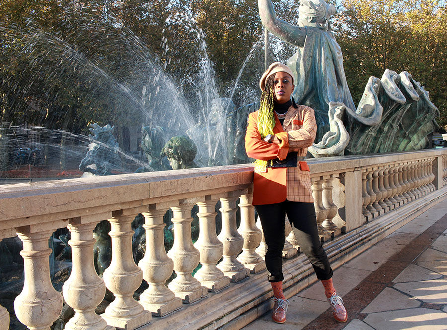 Cette semaine , je vous présente une tenue qui a pour élément phare la veste à carreaux .Les photos sont prises sur la place des Quinconces,bordeaux,france.