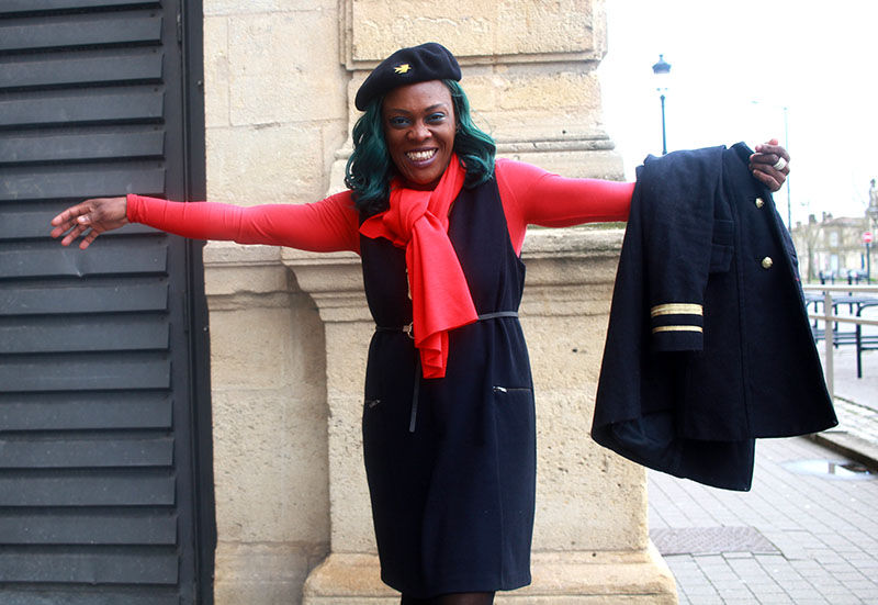 Cette semaine , je vous présente une tenue d'un style militaire .La photo est prise au cinema megarama bordeaux bastide