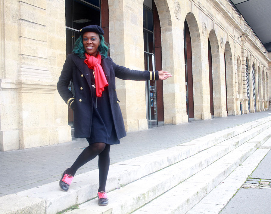 Cette semaine , je vous présente une tenue d'un style militaire .La photo est prise au cinema megarama bordeaux bastide
