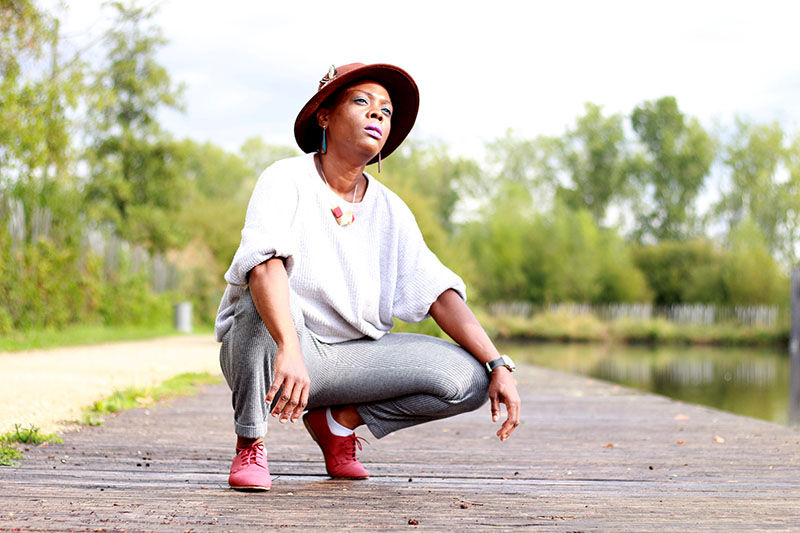 iamdianeniangoran, je pose pour ma tenue de la semaine au parc des etangs à floirac