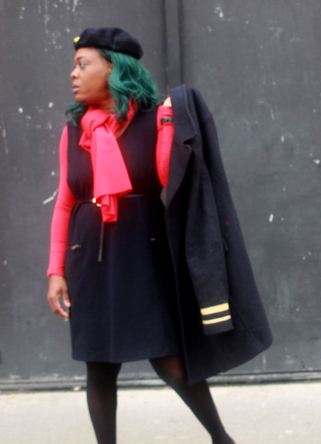 Cette semaine , je vous présente une tenue d'un style militaire .La photo est prise au cinema megarama bordeaux bastide