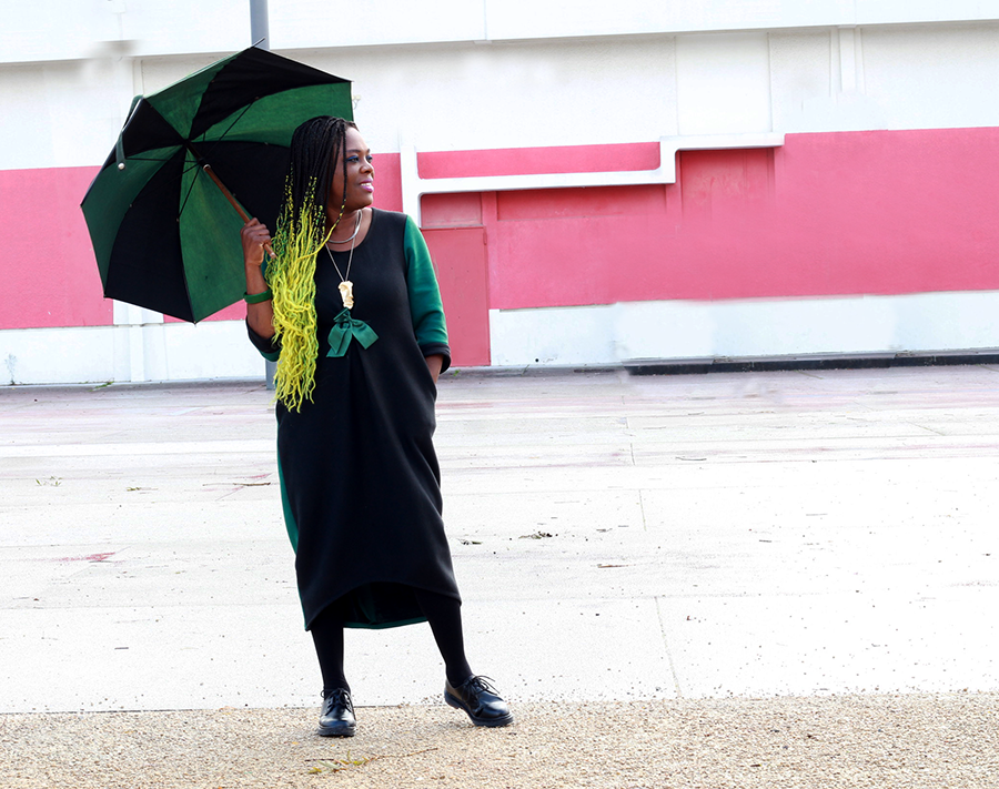 sur mon blog , je présente ma robe bibina que j'ai réalisé