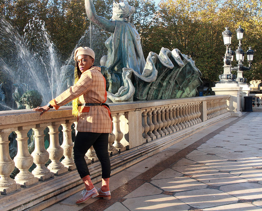 Cette semaine , je vous présente une tenue qui a pour élément phare la veste à carreaux .Les photos sont prises sur la place des Quinconces,bordeaux,france.