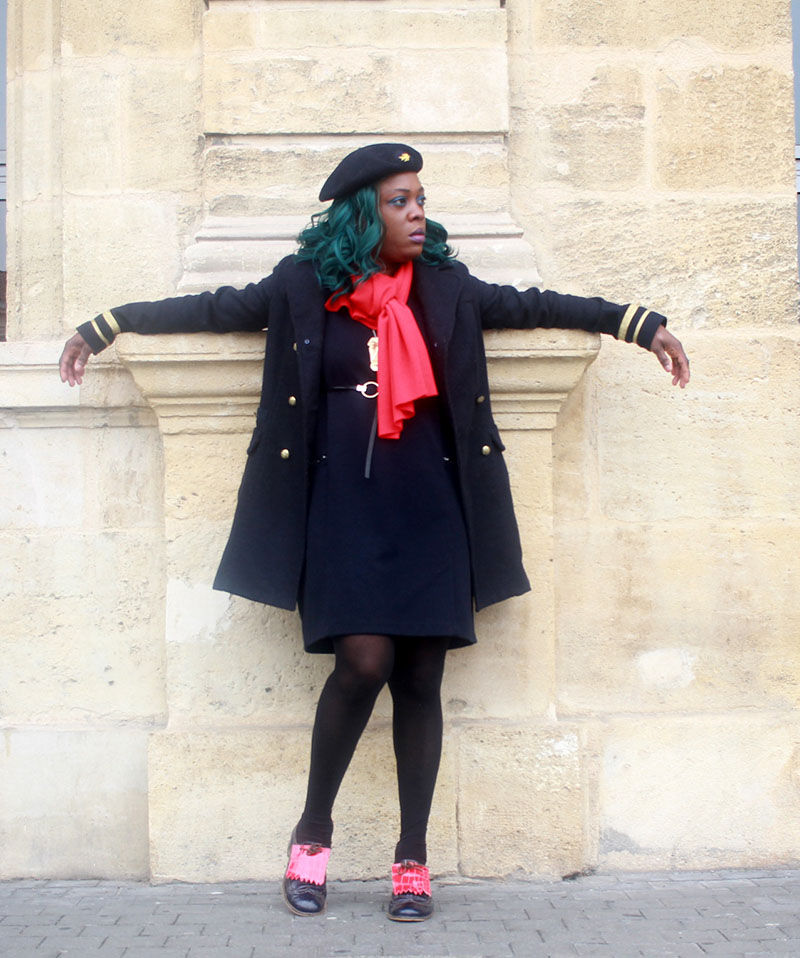 Cette semaine , je vous présente une tenue d'un style militaire .La photo est prise au cinema megarama bordeaux bastide