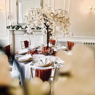 Autumn trends 2024 table dressed with autumn theme