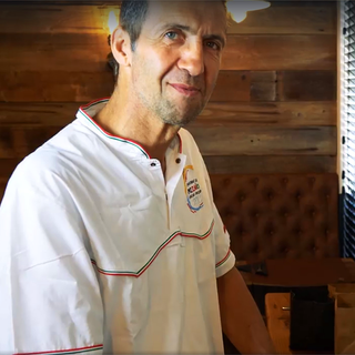 Toni, gérant de la Pizzeria Gennaro