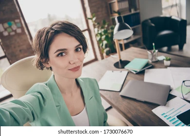 close-photo-confident-home-working-260nw-1730076670.webp