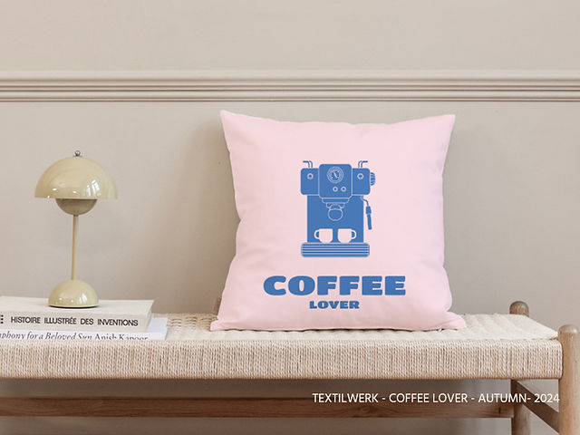 Kissen von Textilwerk mit COFFEE LOVER Illustration von Jana Moßmann