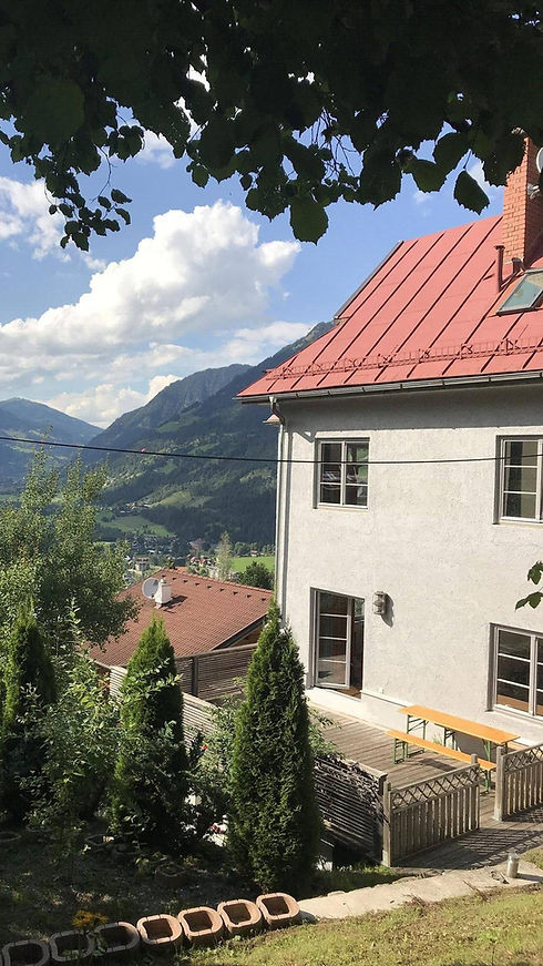 2-haus-august-bad-gastein-aussen-sommer.jpg