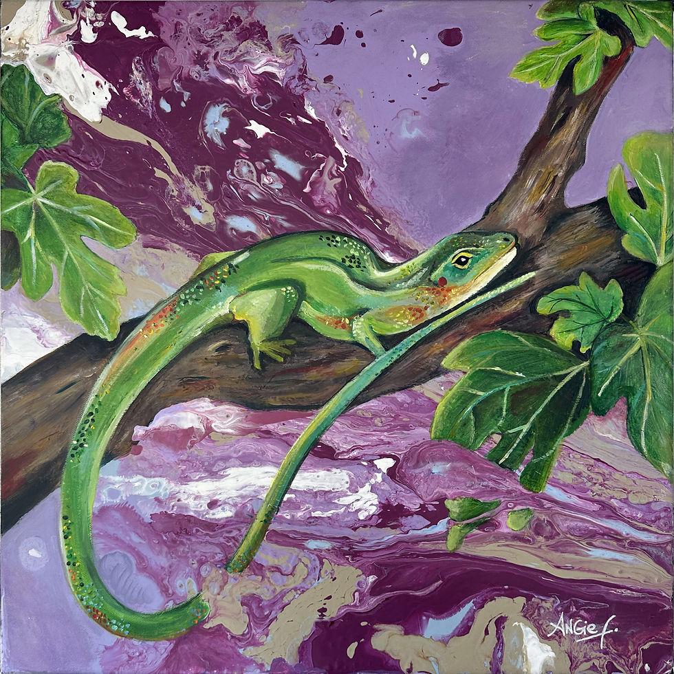 Peinture de lézard vert sur une branche de figuier, fond de pouring abstrait violet, pourpre et lavande, par Angie F.