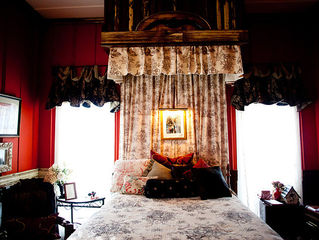 The coolest groom's room this side of Downton, no doubt! It's great to have it back up and running!
