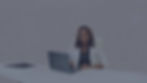 La Dra Perez Fernández sentada frente a su computador, esperando a su paciente en el consultorio de Santo Domingo