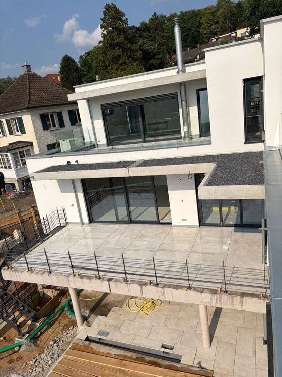 Terrasse mit Glasgeländer
