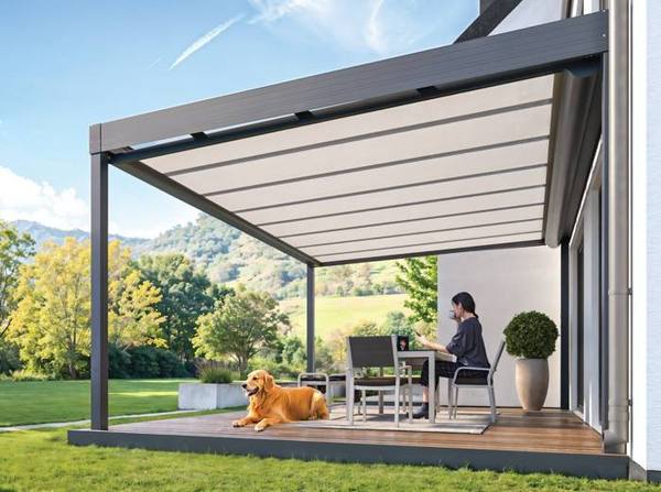 Aufdachmarkise auf einer Terrassenüberdachung