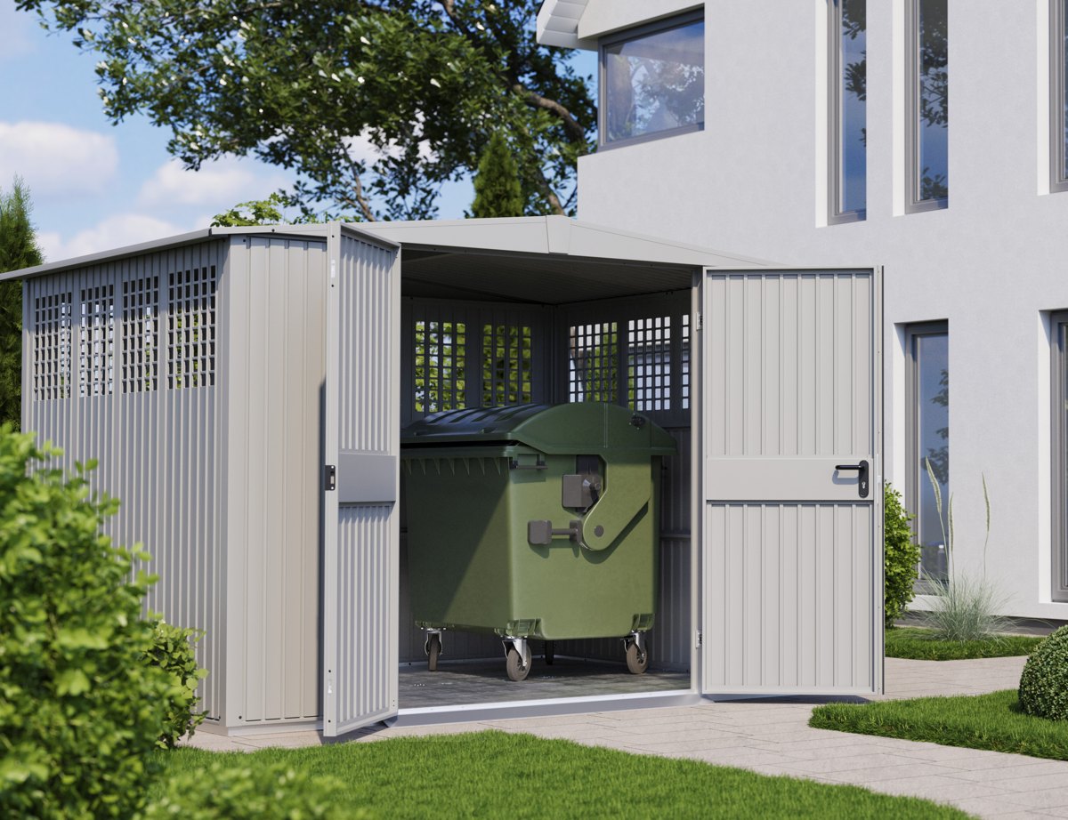 Hörmann Gerätehaus mit offenen Flügeltüren und Müllcontainer