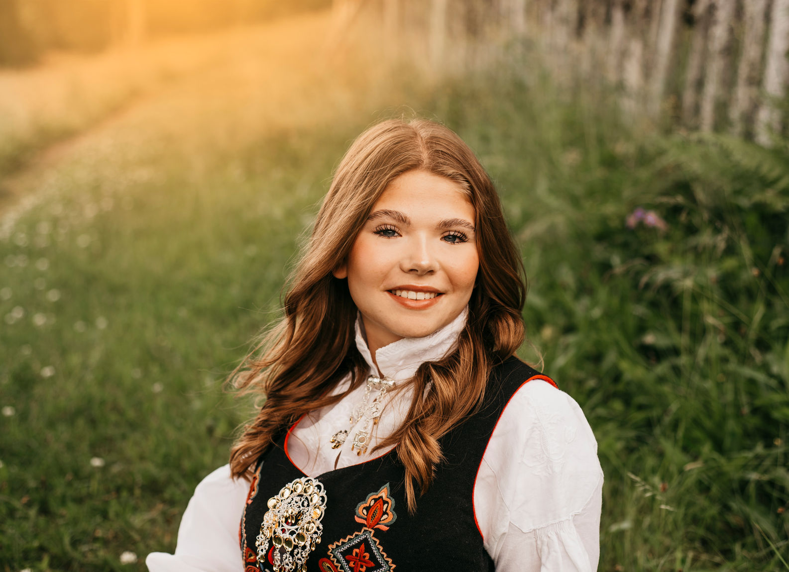 Konfirmantfotografering . Fotograf med studio på Aspøya i Tingvoll, i nærhet til Kristiansund, Molde og Sunndalsøra.