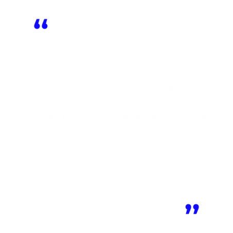 Bol blanc avec texte illisible et points bleus