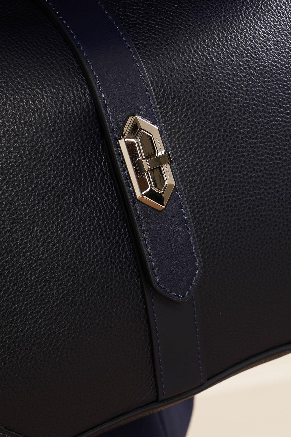 Miniature : Sac hobo Milano Delta porté travers ou épaule Lancaster cuir vachette marine
