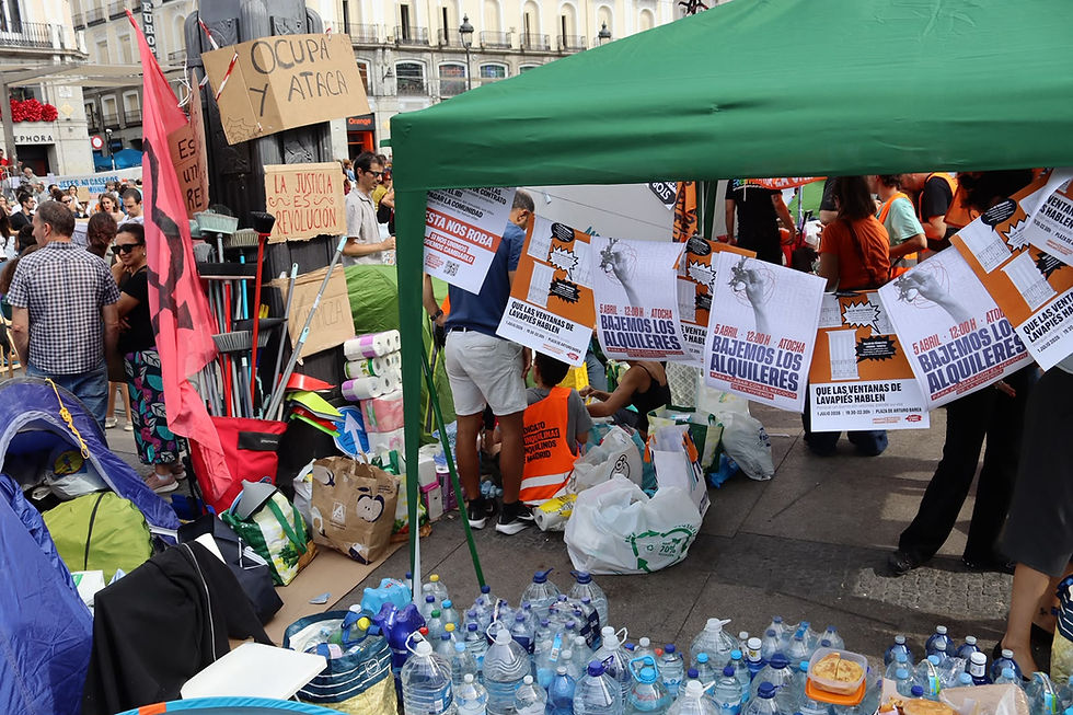 Occupation de la Puerta del Sol à Madrid par des manifestant·es mobilisé·es pour le droit au logement.