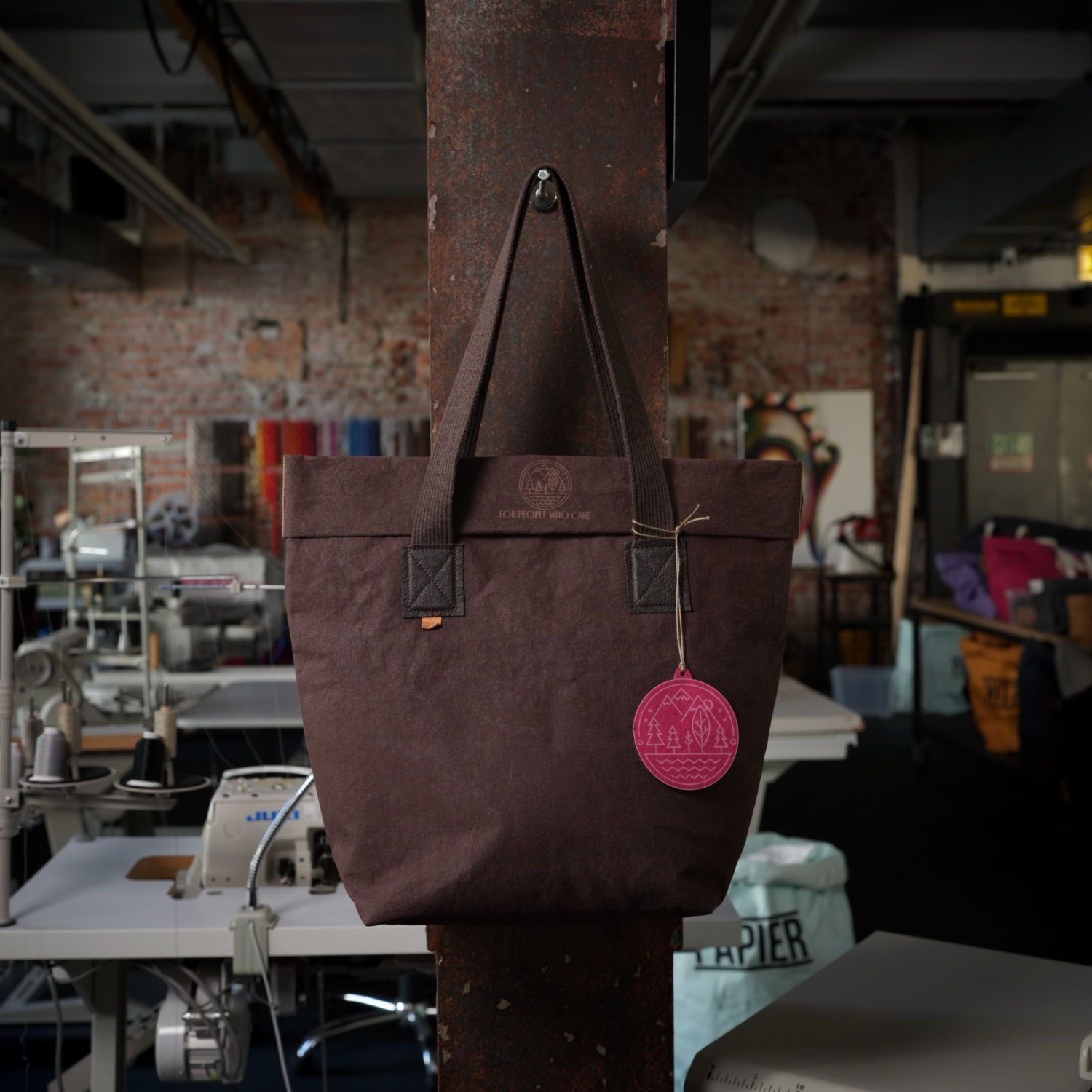 Shopper Bitter Chocolate mit braunen Henkeln