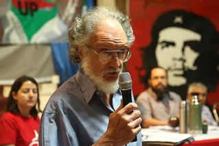 Economía
Arigón: “El gobierno está disfrazando la recesión con una careta de crecimiento”