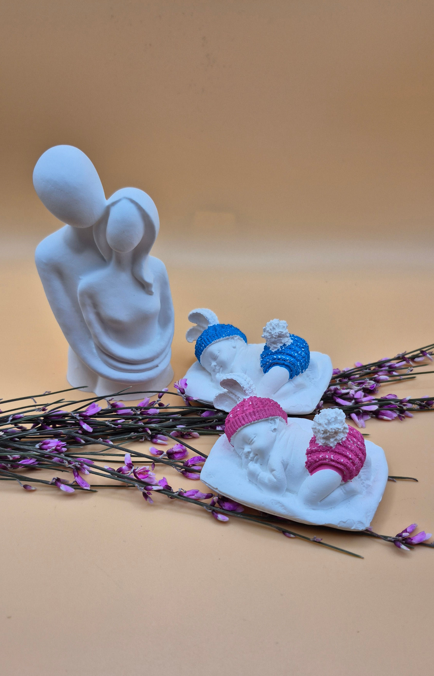 stehendes Liebespaar mit Baby