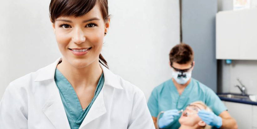 COM QUE FREQUÊNCIA DEVO IR AO DENTISTA? PROFISSIONAL EXPLICA A IMPORTÂNCIA DAS CONSULTAS