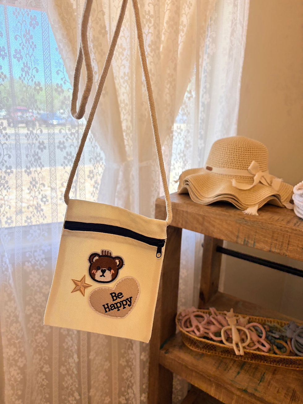 Cream canvas bag with bear and 'Be Happy' text