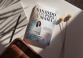 Bloque de texto con mockup de teléfono móvil alineado a la derecha.png