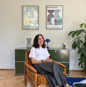 cutie nina in mim büro.jpeg