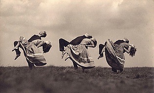  One of the few outdoor dance recordings by Will Burgdorf, probably with Käthe Heyendreich's dance group, 1930s