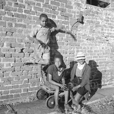 Boys at the port, Charleston, South Carolina, 1937