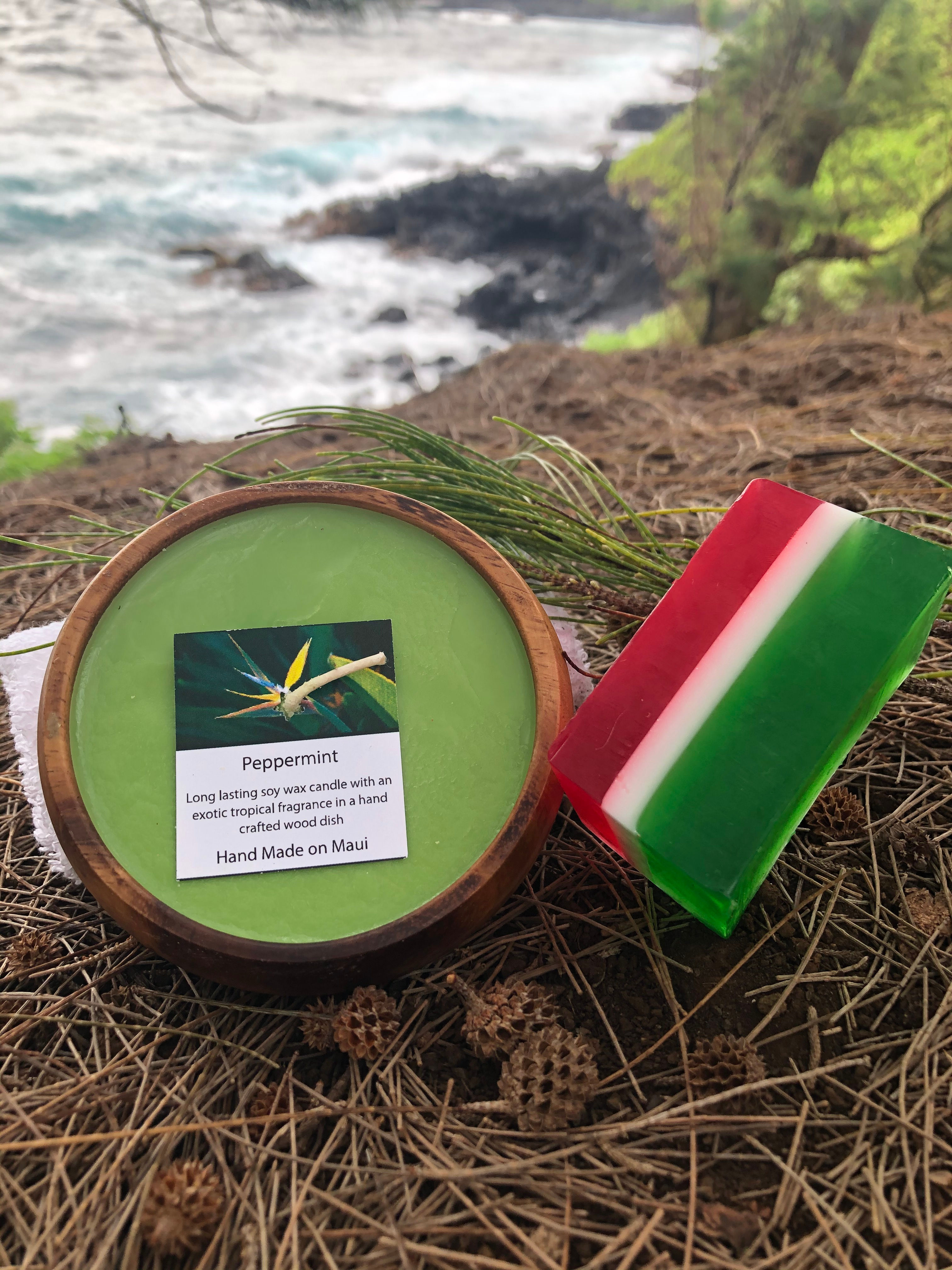 Peppermint Soy Wax Candle in a Monkeypod Wood Bowl. Green in Color, Smells Like Minty, Wintery, Goodness!