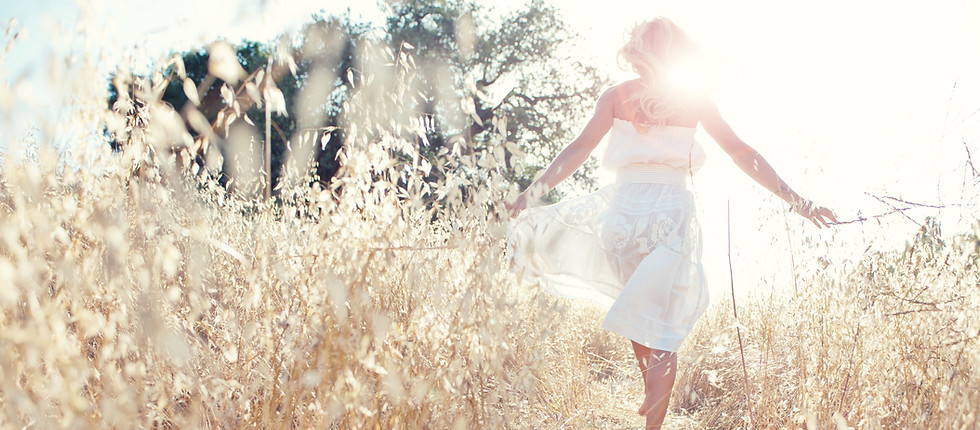 Donna nel campo di grano