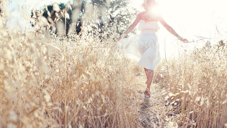 Paseando por el campo en mindfulness