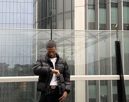 Cette photo a été prise dans un jardin sur un toit à Londres. Le temps était pluvieux, ce qui a joué en ma faveur.