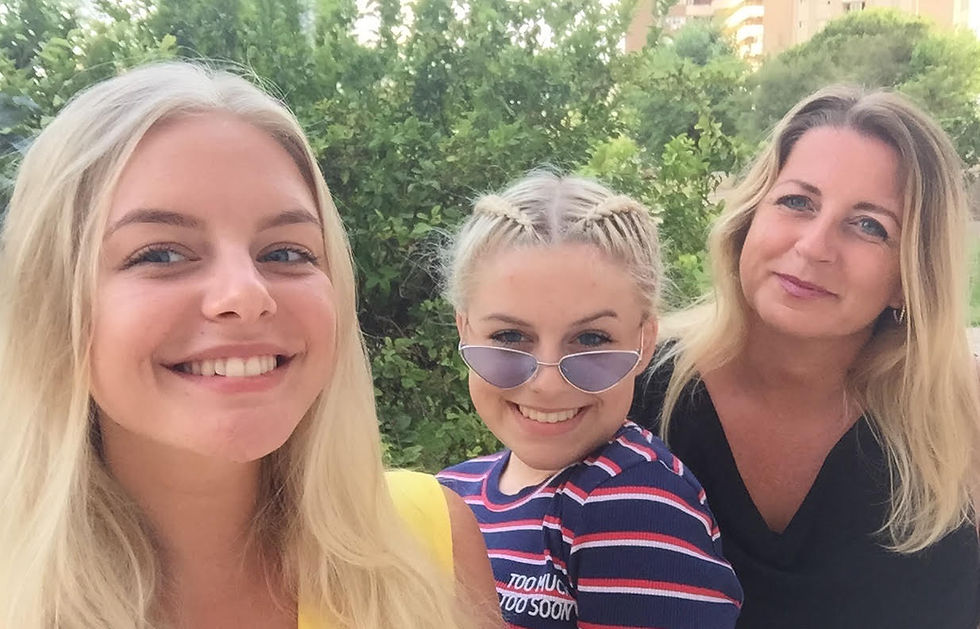 Mor og pigerne på ferie