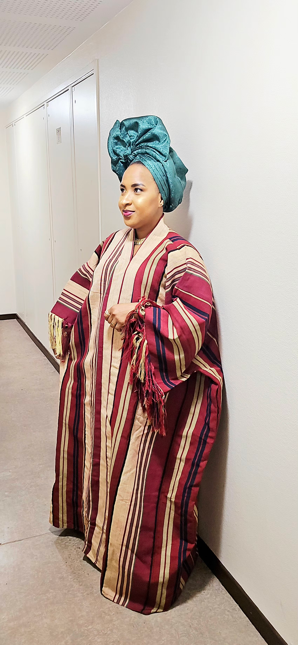 Thumbnail: Robe aso oké manches fringe - rouge