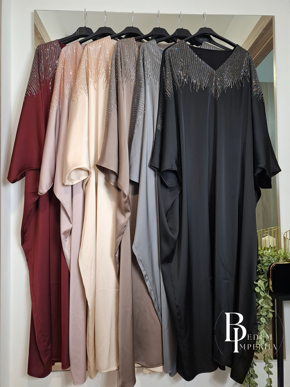 Thumbnail: Abaya "Queen Energy"